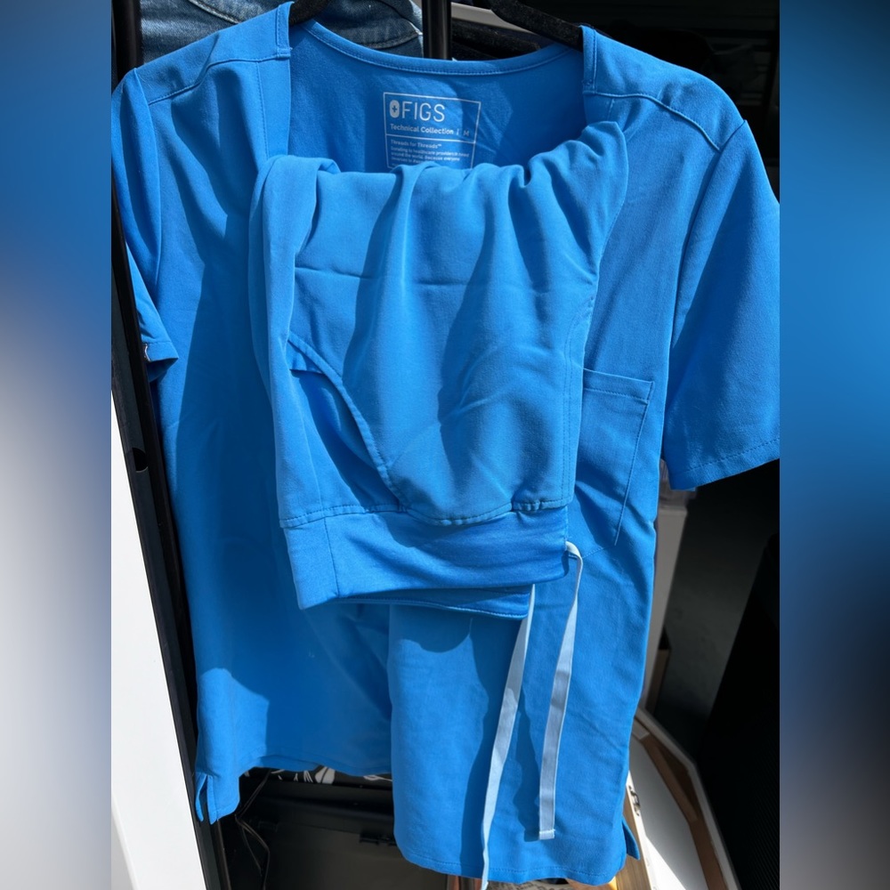 Capri Blue FIGS MEDIUM Scrub Set